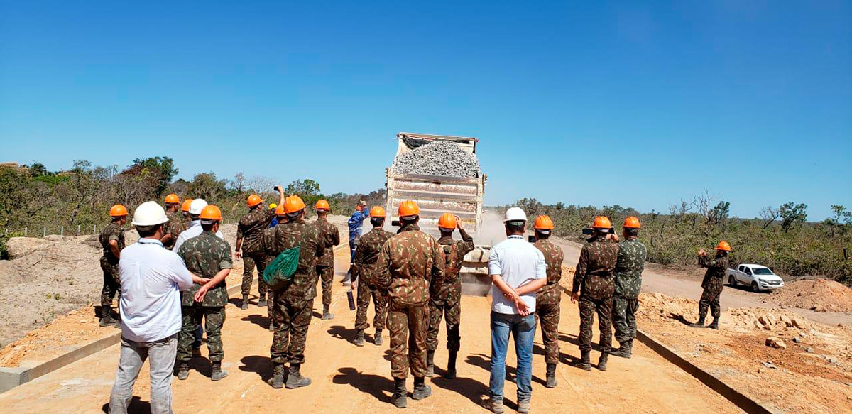 Militares do Exército visitam obras do Lote 7F da FIOL