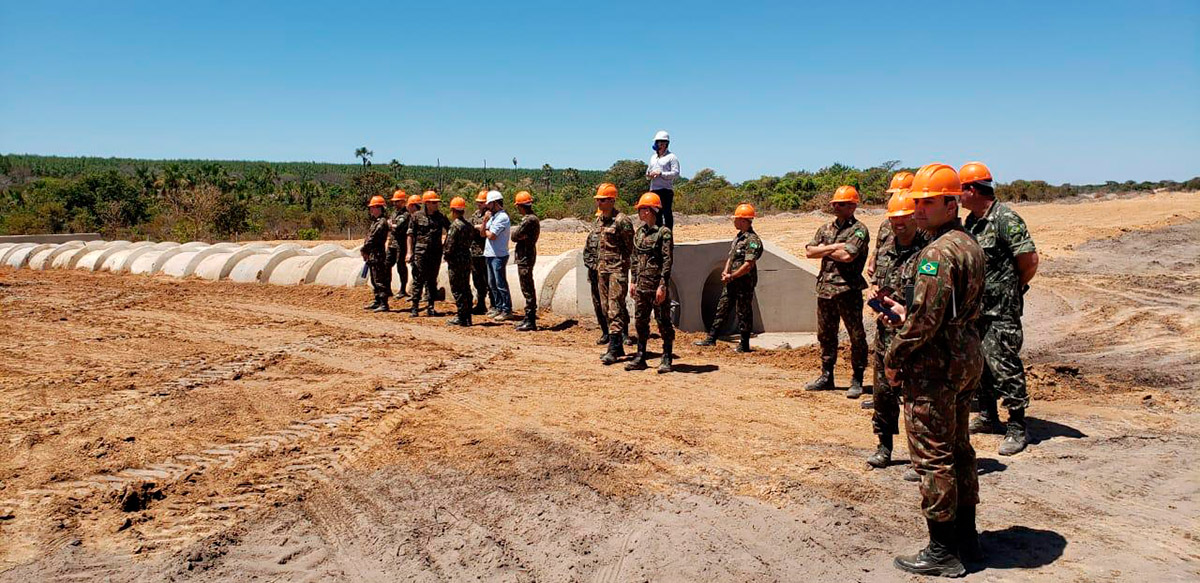 Militares do Exército visitam obras do Lote 7F da FIOL