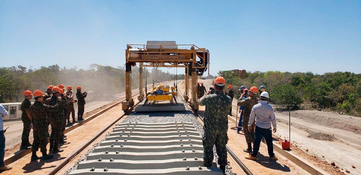 Militares do Exército visitam obras do Lote 7F da FIOL