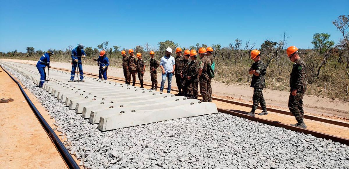 Militares do Exército visitam obras do Lote 7F da FIOL