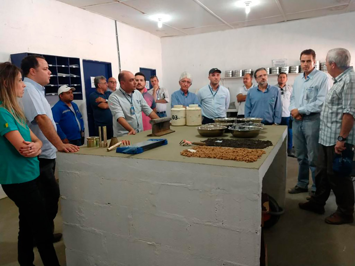 Presidente da VALEC visita as obras da FIOL