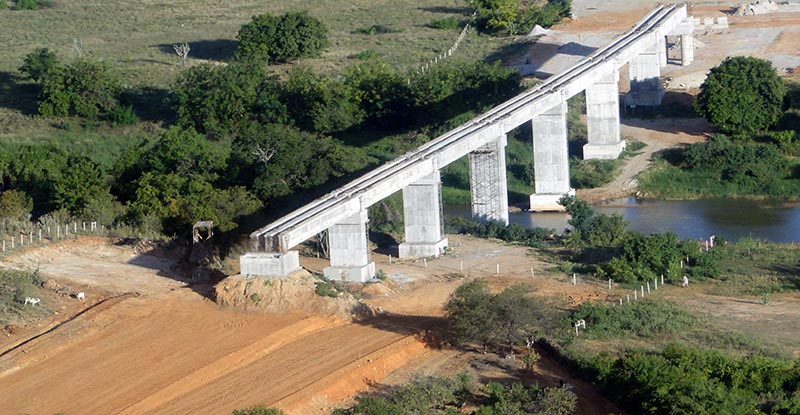Vista aérea das obras de infraestrutura da FIOL