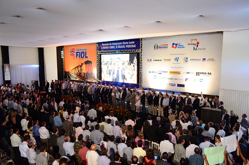 A entrega do documento, no I Seminário FIOL, em Barreiras, foi assistida por mais de duas mil pessoas.